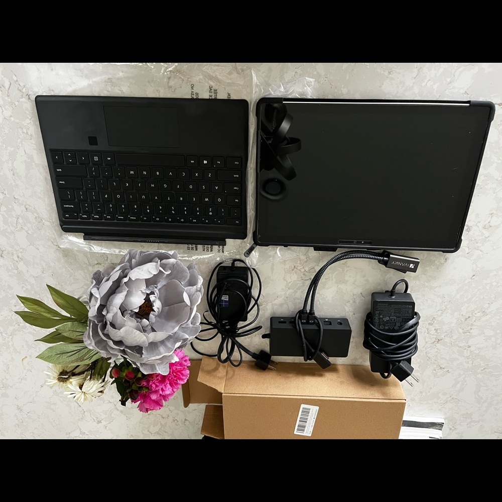 Surface PRO bundle w/ docking station HDMI cable, case , add monitor connector - Picture 3 of 15